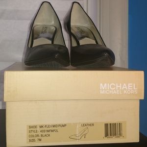 MICHAEL Michael Kors MK-Flex Mid Pump Leather
